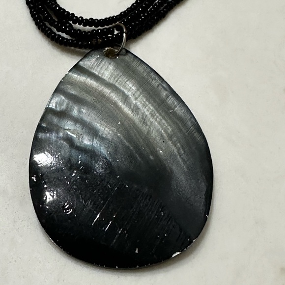 Vintage Teardrop Shell Necklace Black Beaded Chain - Picture 2 of 10